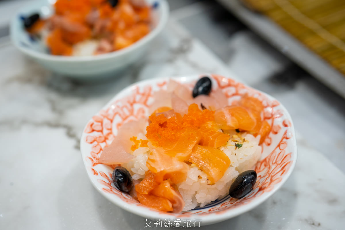 新北新莊吃到飽 峇里斯南洋海鮮百匯 鮭魚美食 烤鴨牛排螃蟹生魚片現烤BBQ、啤酒冰淇淋泰式奶茶等多國料理百種美食！