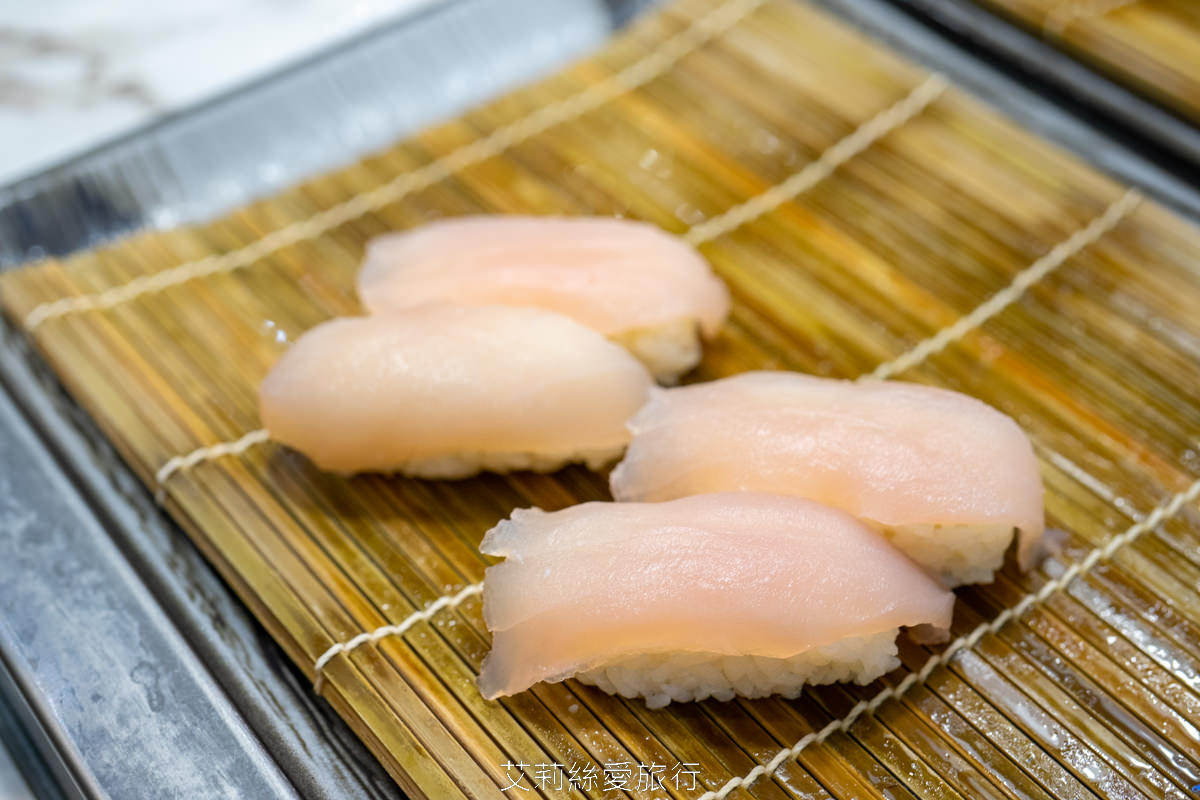 新北新莊吃到飽 峇里斯南洋海鮮百匯 鮭魚美食 烤鴨牛排螃蟹生魚片現烤BBQ、啤酒冰淇淋泰式奶茶等多國料理百種美食！