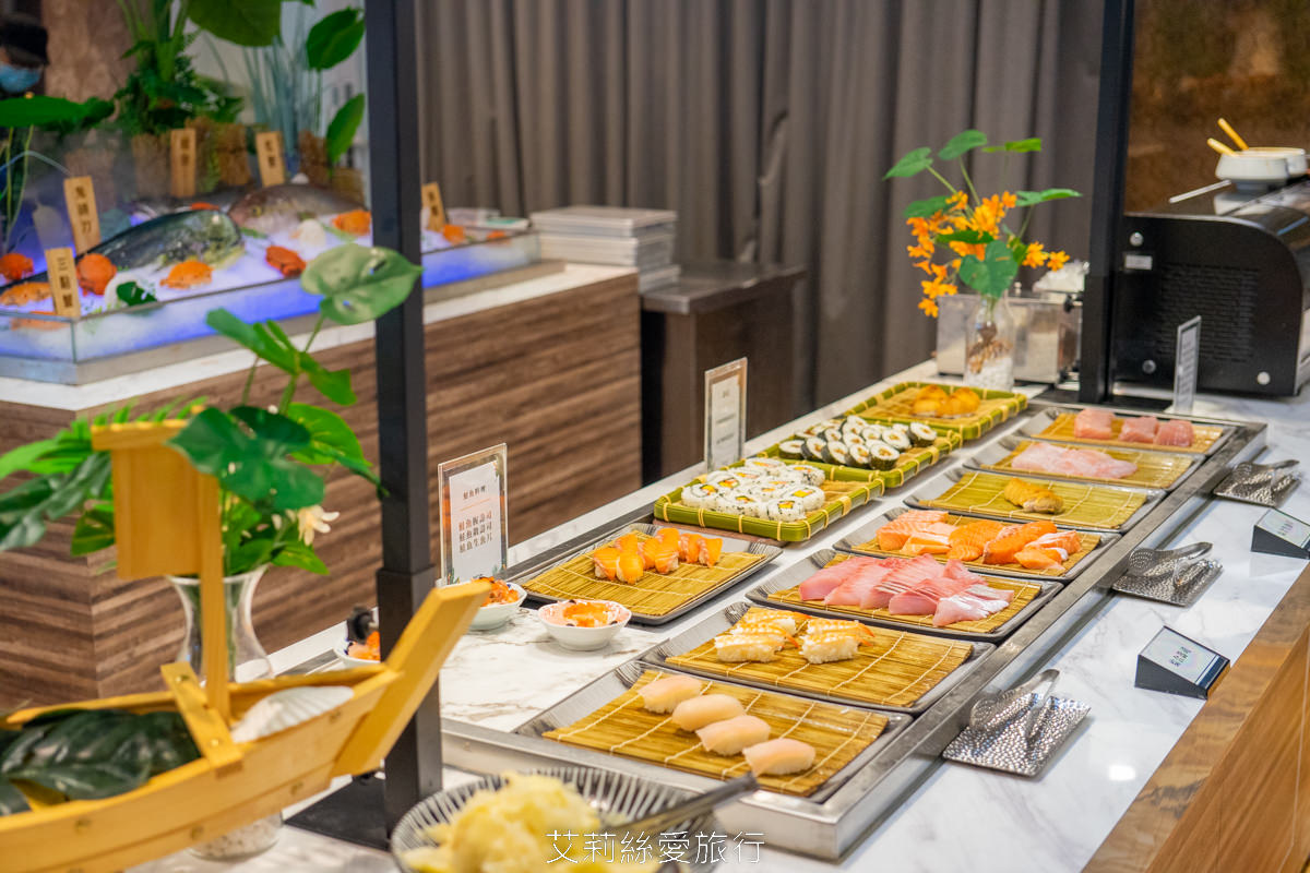 新北新莊吃到飽 峇里斯南洋海鮮百匯 鮭魚美食 烤鴨牛排螃蟹生魚片現烤BBQ、啤酒冰淇淋泰式奶茶等多國料理百種美食！