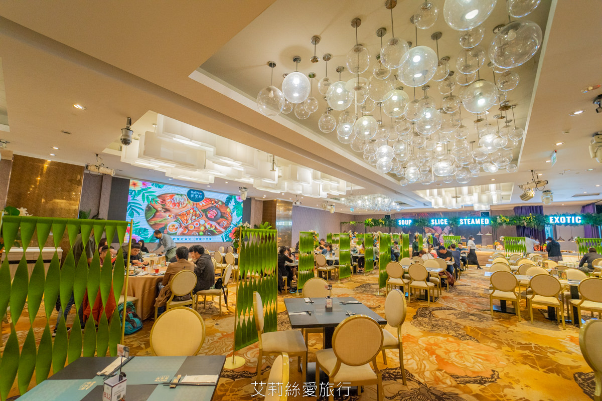 新北新莊吃到飽 峇里斯南洋海鮮百匯 鮭魚美食 烤鴨牛排螃蟹生魚片現烤BBQ、啤酒冰淇淋泰式奶茶等多國料理百種美食！