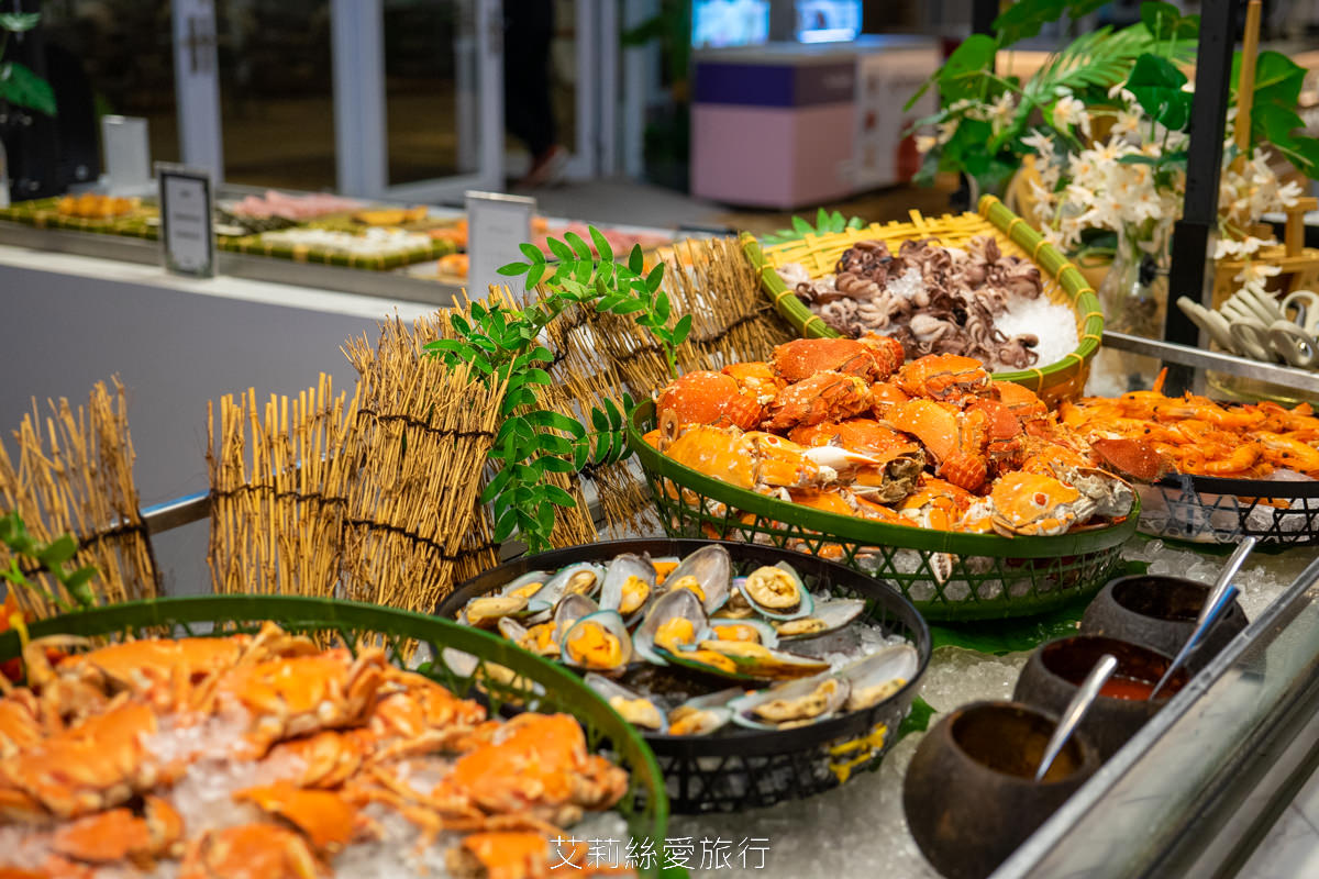 新北新莊吃到飽 峇里斯南洋海鮮百匯 鮭魚美食 烤鴨牛排螃蟹生魚片現烤BBQ、啤酒冰淇淋泰式奶茶等多國料理百種美食！