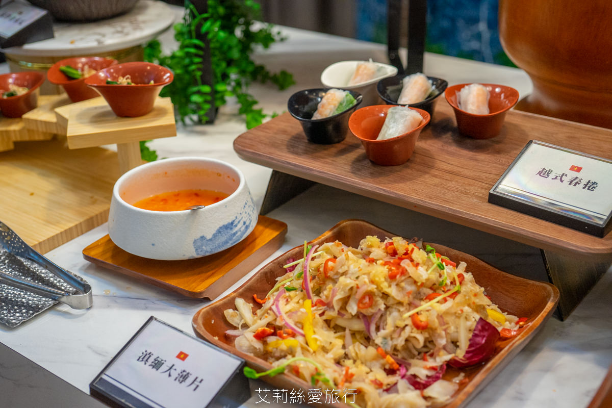 新北新莊吃到飽 峇里斯南洋海鮮百匯 鮭魚美食 烤鴨牛排螃蟹生魚片現烤BBQ、啤酒冰淇淋泰式奶茶等多國料理百種美食！