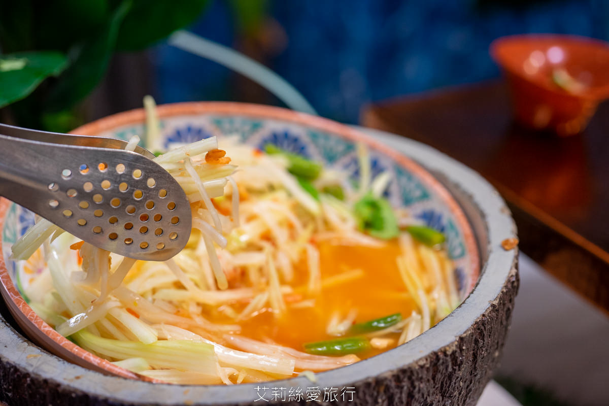 新北新莊吃到飽 峇里斯南洋海鮮百匯 鮭魚美食 烤鴨牛排螃蟹生魚片現烤BBQ、啤酒冰淇淋泰式奶茶等多國料理百種美食！