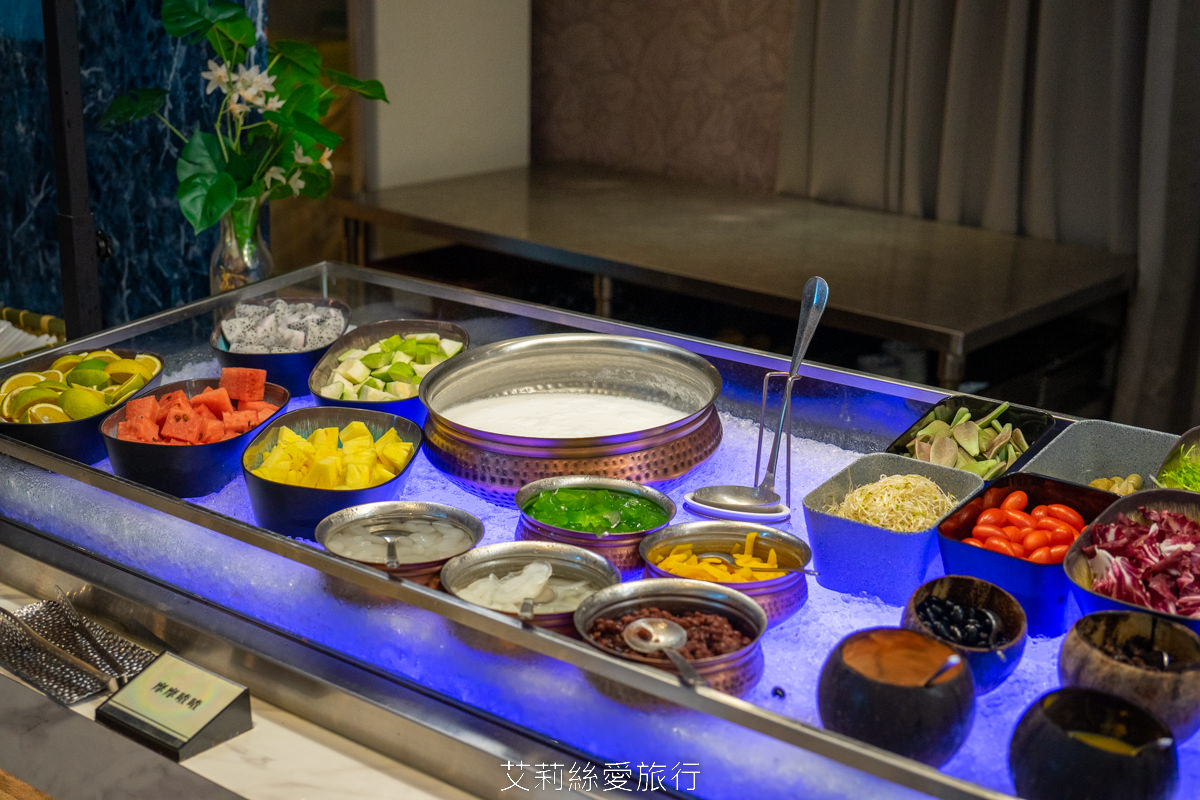 新北新莊吃到飽 峇里斯南洋海鮮百匯 鮭魚美食 烤鴨牛排螃蟹生魚片現烤BBQ、啤酒冰淇淋泰式奶茶等多國料理百種美食！