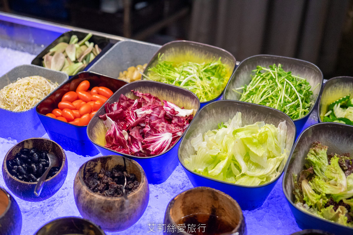 新北新莊吃到飽 峇里斯南洋海鮮百匯 鮭魚美食 烤鴨牛排螃蟹生魚片現烤BBQ、啤酒冰淇淋泰式奶茶等多國料理百種美食！