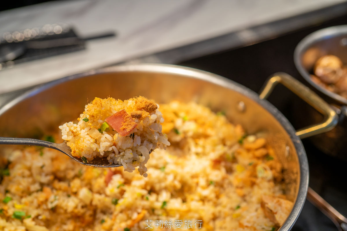 新北新莊吃到飽 峇里斯南洋海鮮百匯 鮭魚美食 烤鴨牛排螃蟹生魚片現烤BBQ、啤酒冰淇淋泰式奶茶等多國料理百種美食！