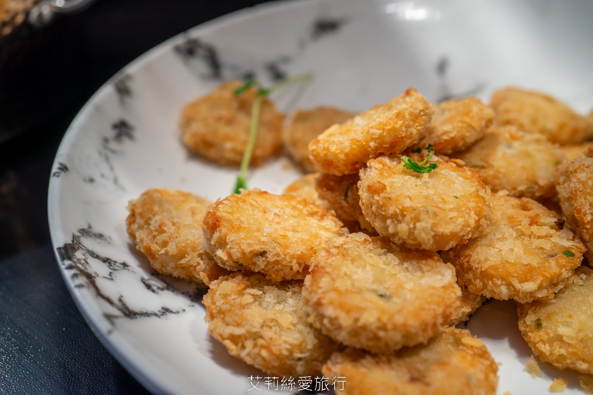 新北新莊吃到飽 峇里斯南洋海鮮百匯 鮭魚美食 烤鴨牛排螃蟹生魚片現烤BBQ、啤酒冰淇淋泰式奶茶等多國料理百種美食！