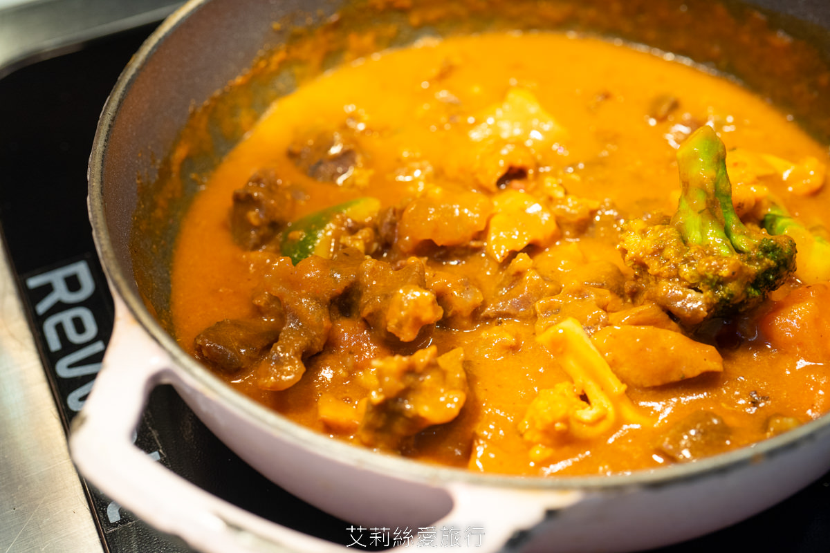 新北新莊吃到飽 峇里斯南洋海鮮百匯 鮭魚美食 烤鴨牛排螃蟹生魚片現烤BBQ、啤酒冰淇淋泰式奶茶等多國料理百種美食！