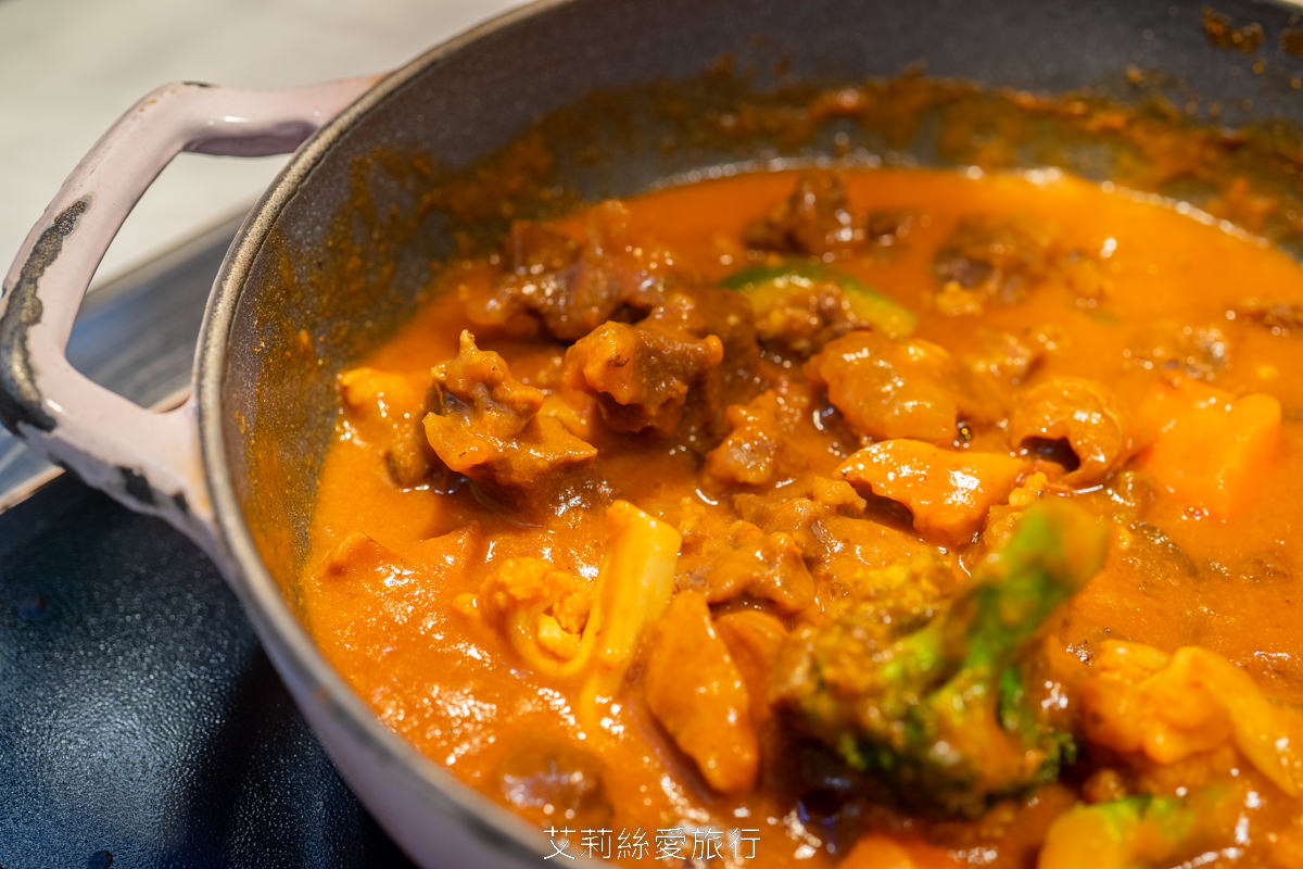 新北新莊吃到飽 峇里斯南洋海鮮百匯 鮭魚美食 烤鴨牛排螃蟹生魚片現烤BBQ、啤酒冰淇淋泰式奶茶等多國料理百種美食！