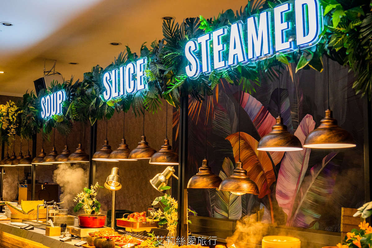 新北新莊吃到飽 峇里斯南洋海鮮百匯 鮭魚美食 烤鴨牛排螃蟹生魚片現烤BBQ、啤酒冰淇淋泰式奶茶等多國料理百種美食！