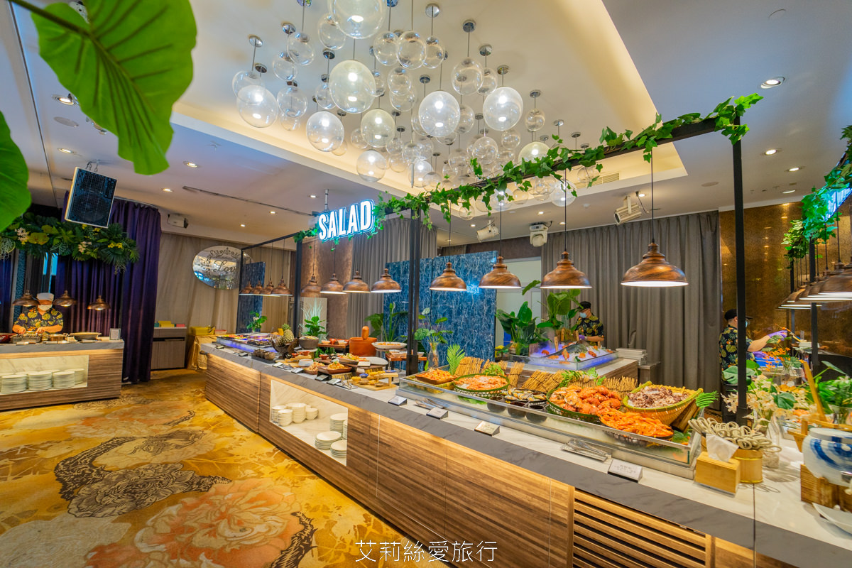 新北新莊吃到飽 峇里斯南洋海鮮百匯 鮭魚美食 烤鴨牛排螃蟹生魚片現烤BBQ、啤酒冰淇淋泰式奶茶等多國料理百種美食！