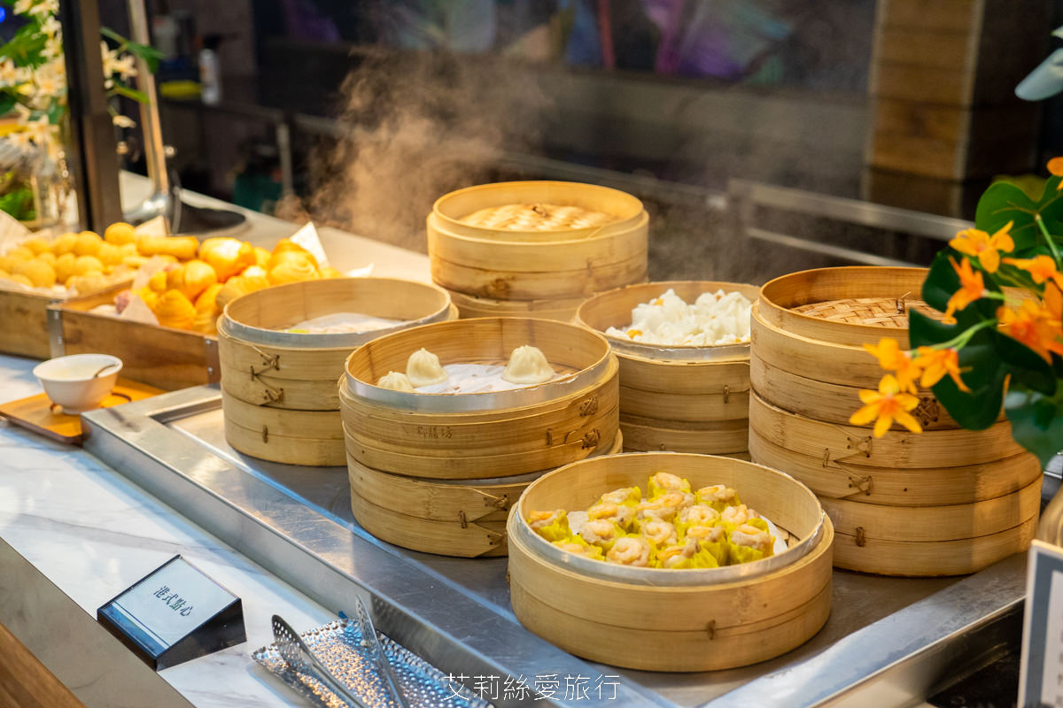 新北新莊吃到飽 峇里斯南洋海鮮百匯 鮭魚美食 烤鴨牛排螃蟹生魚片現烤BBQ、啤酒冰淇淋泰式奶茶等多國料理百種美食！