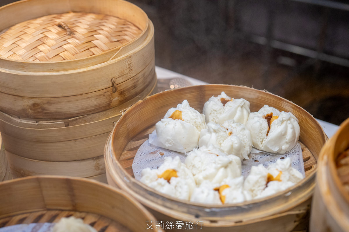 新北新莊吃到飽 峇里斯南洋海鮮百匯 鮭魚美食 烤鴨牛排螃蟹生魚片現烤BBQ、啤酒冰淇淋泰式奶茶等多國料理百種美食！