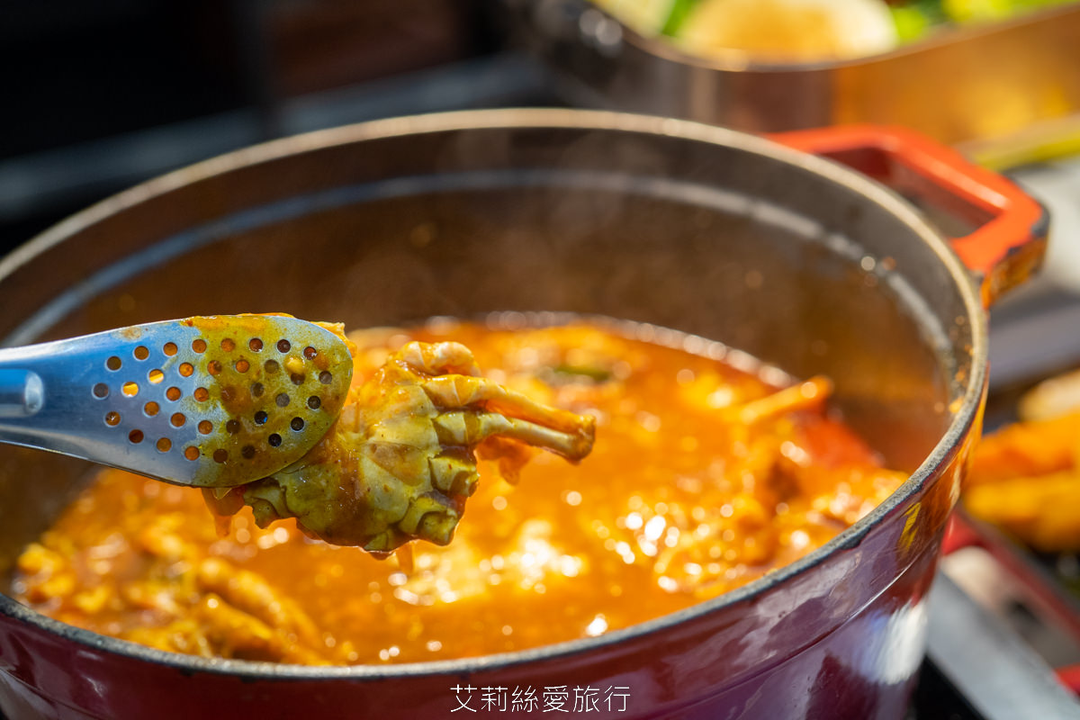 新北新莊吃到飽 峇里斯南洋海鮮百匯 鮭魚美食 烤鴨牛排螃蟹生魚片現烤BBQ、啤酒冰淇淋泰式奶茶等多國料理百種美食！