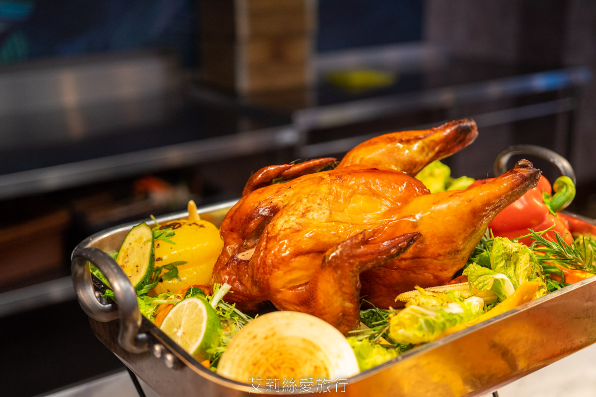 新北新莊吃到飽 峇里斯南洋海鮮百匯 鮭魚美食 烤鴨牛排螃蟹生魚片現烤BBQ、啤酒冰淇淋泰式奶茶等多國料理百種美食！