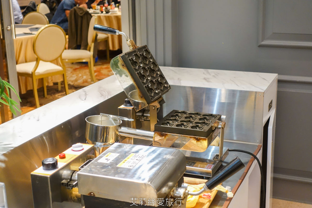 新北新莊吃到飽 峇里斯南洋海鮮百匯 鮭魚美食 烤鴨牛排螃蟹生魚片現烤BBQ、啤酒冰淇淋泰式奶茶等多國料理百種美食！