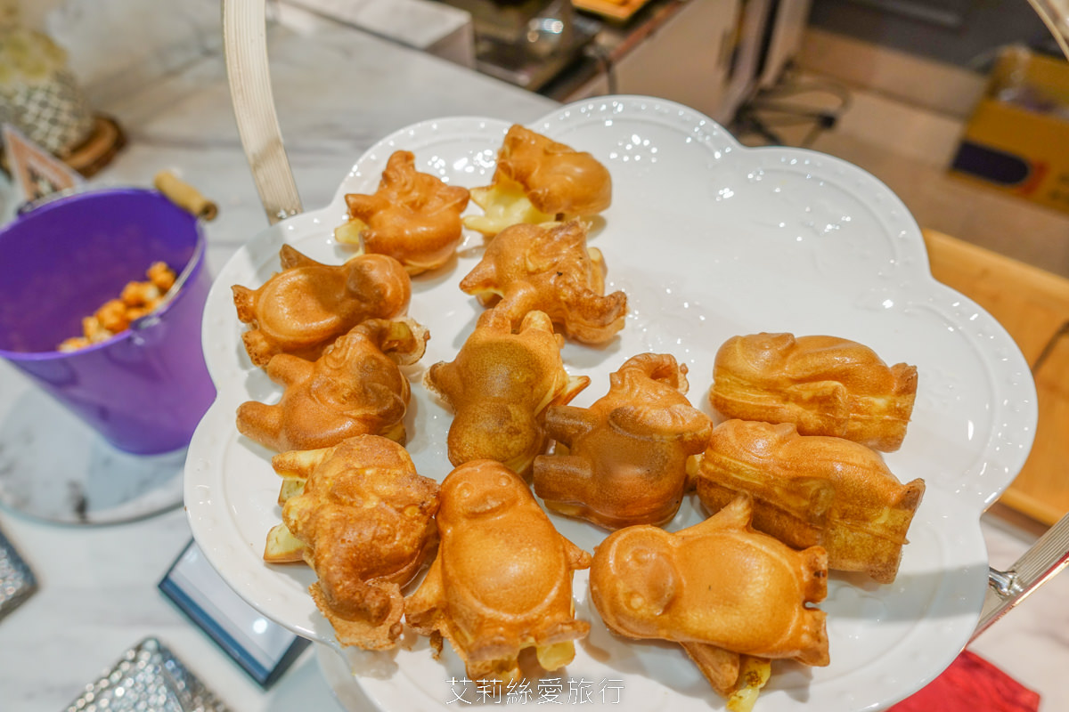 新北新莊吃到飽 峇里斯南洋海鮮百匯 鮭魚美食 烤鴨牛排螃蟹生魚片現烤BBQ、啤酒冰淇淋泰式奶茶等多國料理百種美食！