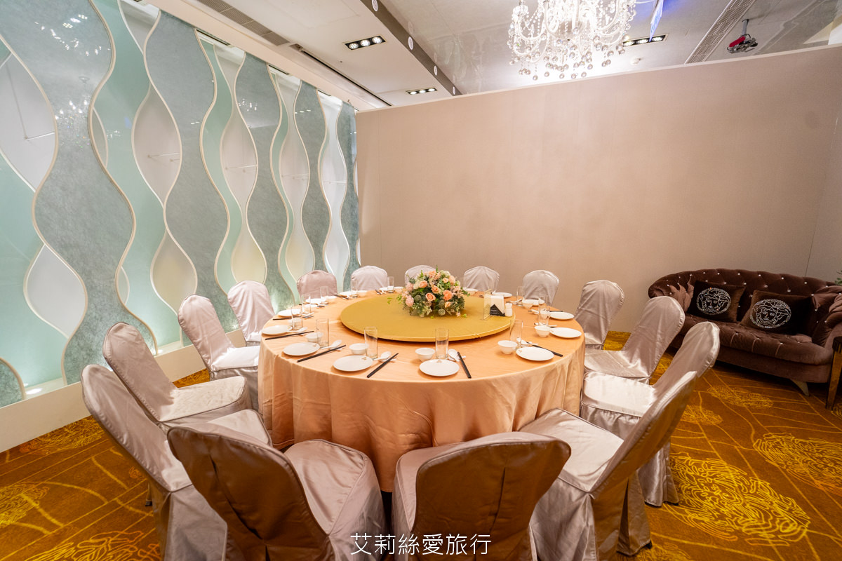 中和美食 晶粵軒烤鴨餐廳 招牌片皮鴨 限時折價500元！ 肉質肥美的宜蘭櫻桃鴨油亮酥脆鮮嫩多汁 捷運橋和站