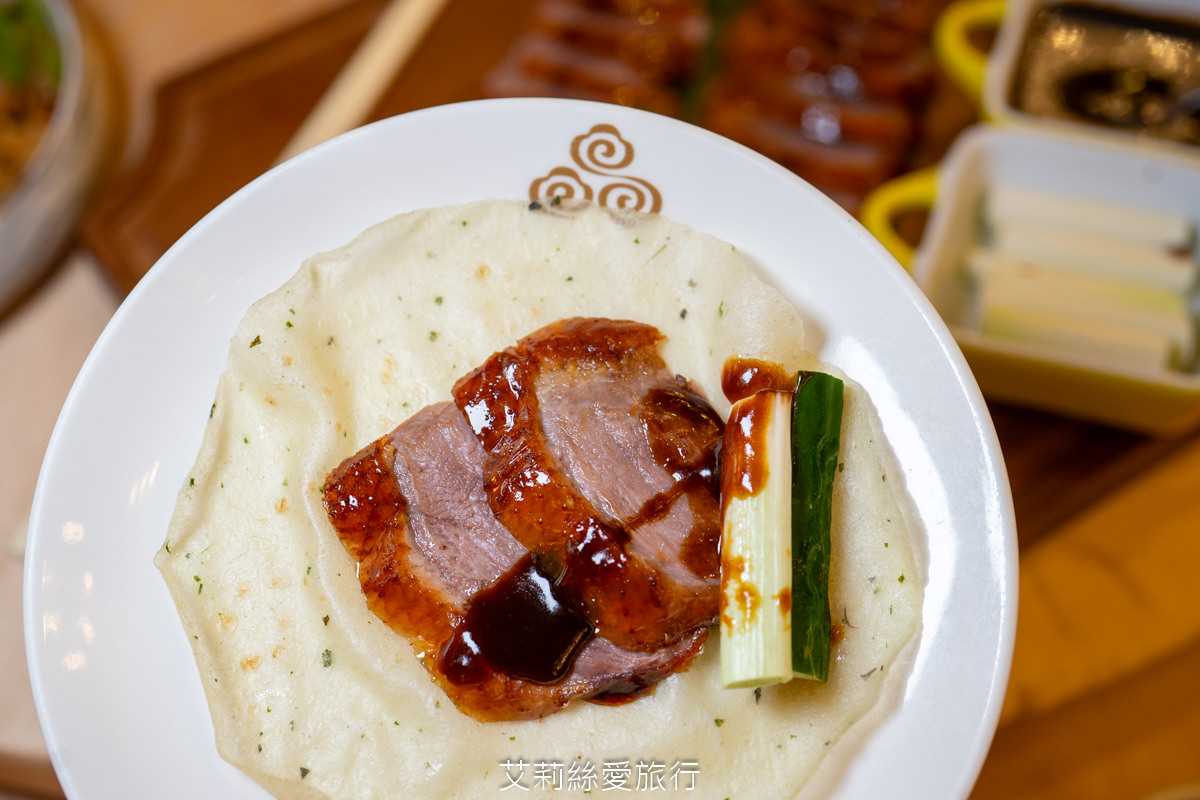 中和美食 晶粵軒烤鴨餐廳 招牌片皮鴨 限時折價500元！ 肉質肥美的宜蘭櫻桃鴨油亮酥脆鮮嫩多汁 捷運橋和站