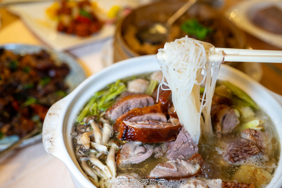 中和美食 晶粵軒烤鴨餐廳 招牌片皮鴨 限時折價500元！ 肉質肥美的宜蘭櫻桃鴨油亮酥脆鮮嫩多汁 捷運橋和站