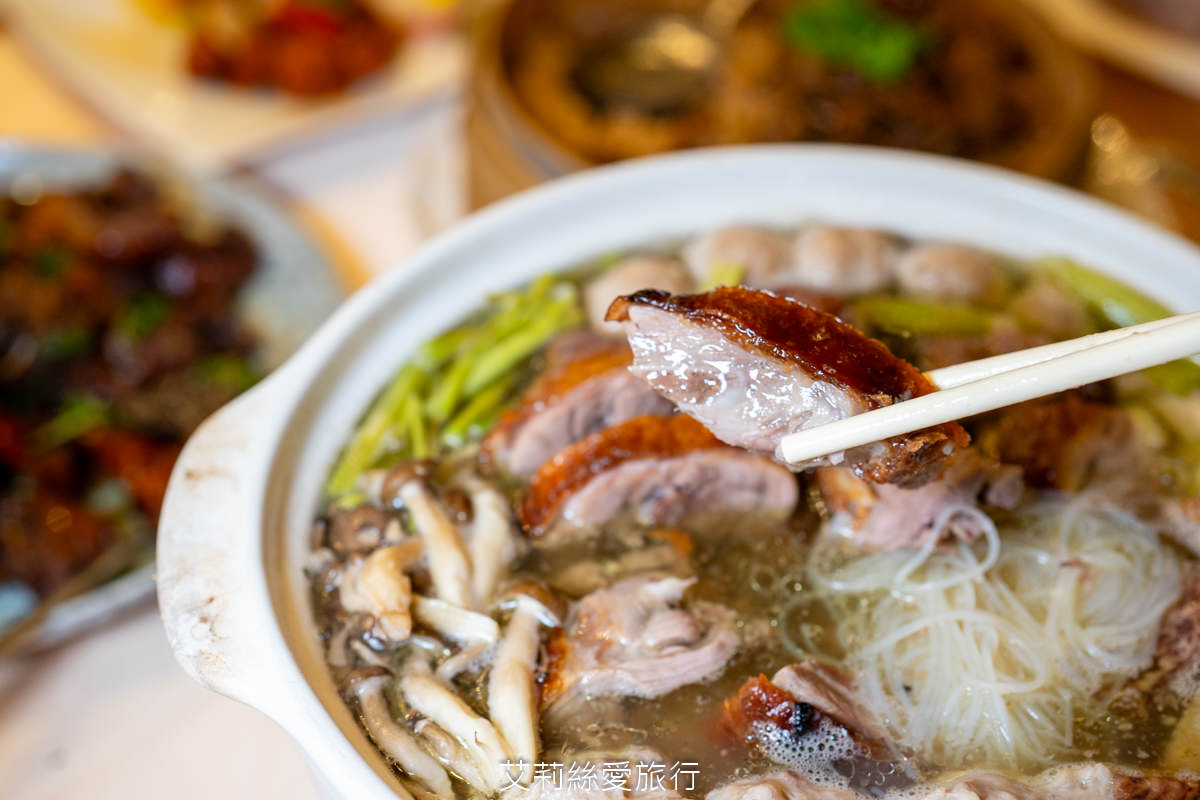 中和美食 晶粵軒烤鴨餐廳 招牌片皮鴨 限時折價500元！ 肉質肥美的宜蘭櫻桃鴨油亮酥脆鮮嫩多汁 捷運橋和站