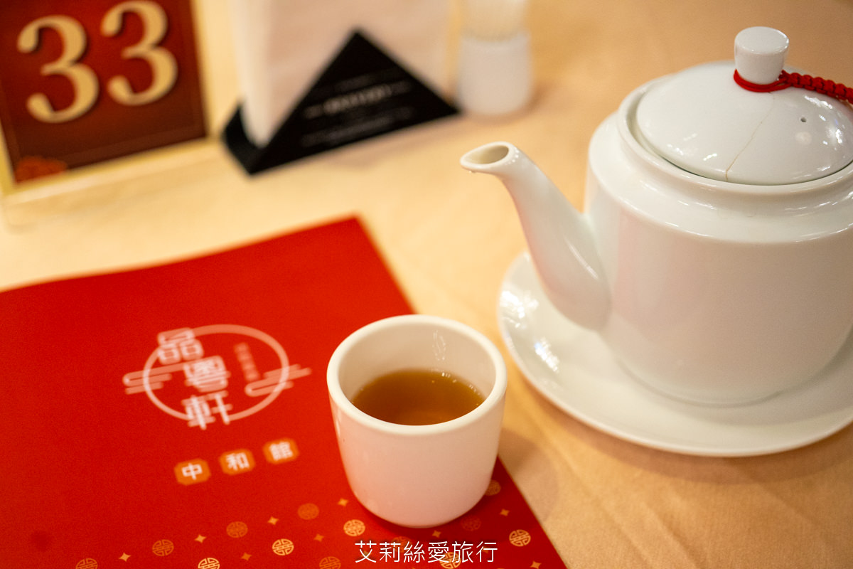 中和美食 晶粵軒烤鴨餐廳 招牌片皮鴨 限時折價500元！ 肉質肥美的宜蘭櫻桃鴨油亮酥脆鮮嫩多汁 捷運橋和站