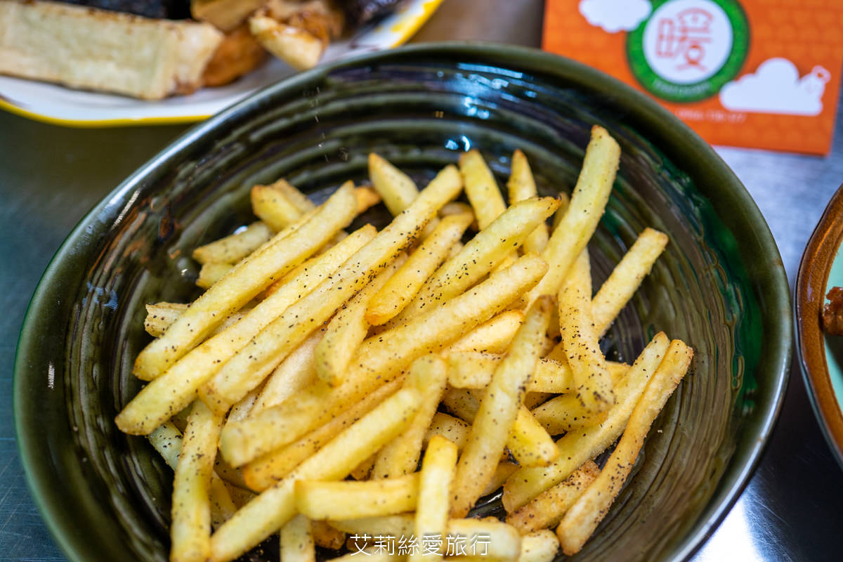 通化夜市必吃美食 暖男炸雞 台北必吃炸雞 追劇必備宵夜美食 焦糖、蒜香各有特色 甜甜鹹鹹一吃就愛上！捷運信義安和站