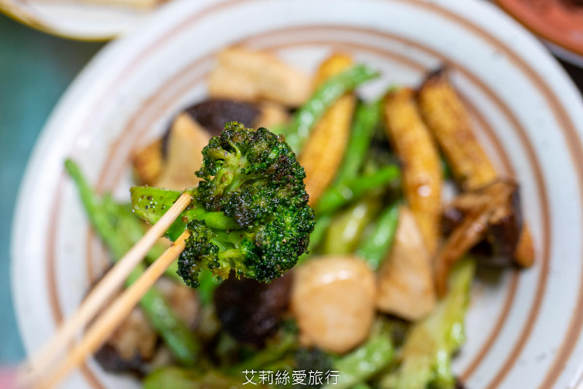 通化夜市必吃美食 暖男炸雞 台北必吃炸雞 追劇必備宵夜美食 焦糖、蒜香各有特色 甜甜鹹鹹一吃就愛上！捷運信義安和站