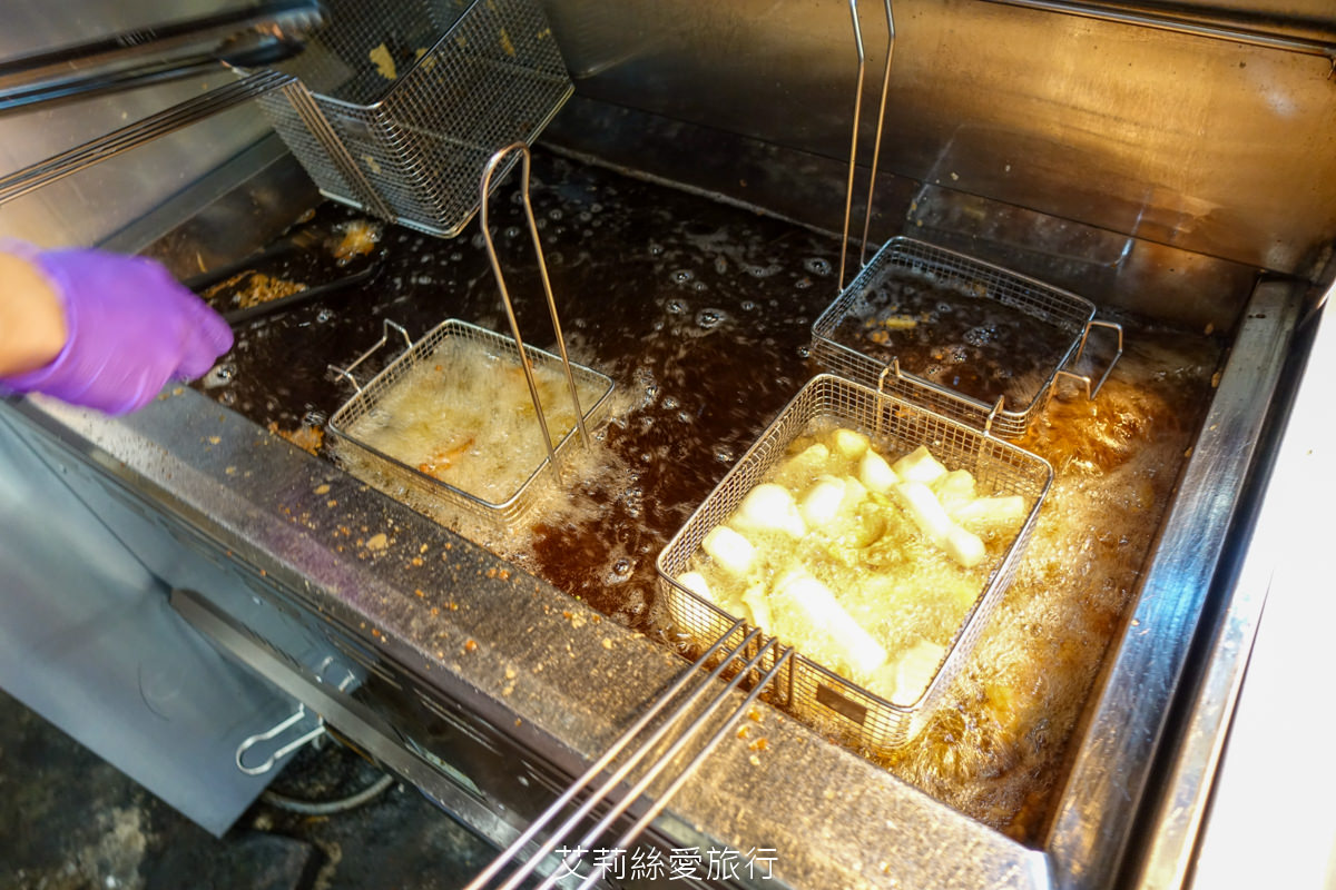 通化夜市必吃美食 暖男炸雞 台北必吃炸雞 追劇必備宵夜美食 焦糖、蒜香各有特色 甜甜鹹鹹一吃就愛上！捷運信義安和站
