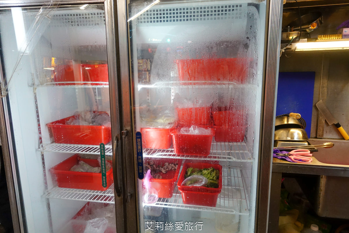 通化夜市必吃美食 暖男炸雞 台北必吃炸雞 追劇必備宵夜美食 焦糖、蒜香各有特色 甜甜鹹鹹一吃就愛上！捷運信義安和站