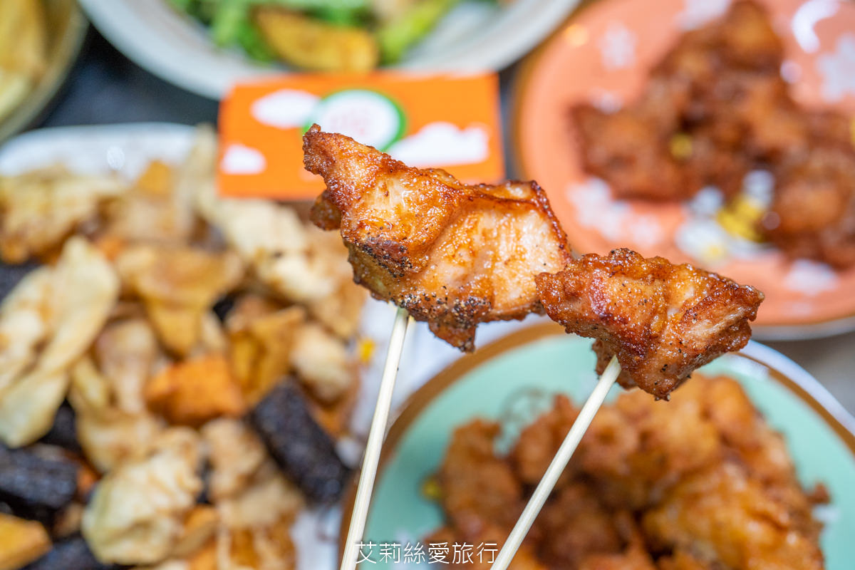 通化夜市必吃美食 暖男炸雞 台北必吃炸雞 追劇必備宵夜美食 焦糖、蒜香各有特色 甜甜鹹鹹一吃就愛上！捷運信義安和站