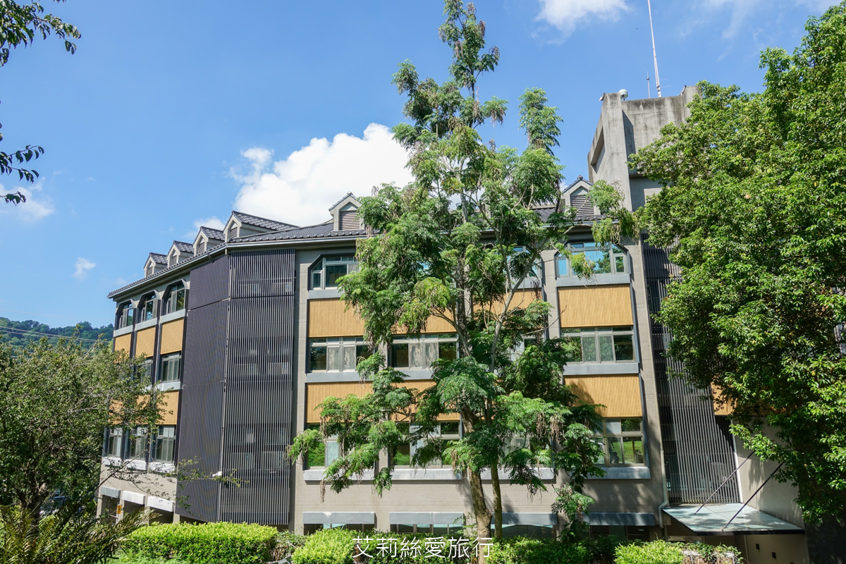 台中親子景點 東勢林場遊樂區 螢火蟲季來了！ 超放電體能訓練場刺激又好玩 幼童遊戲區 沙坑 彈跳床 溫泉泡腳池好放鬆！住宿環境乾淨又舒適 兩天一夜親子暑假旅遊