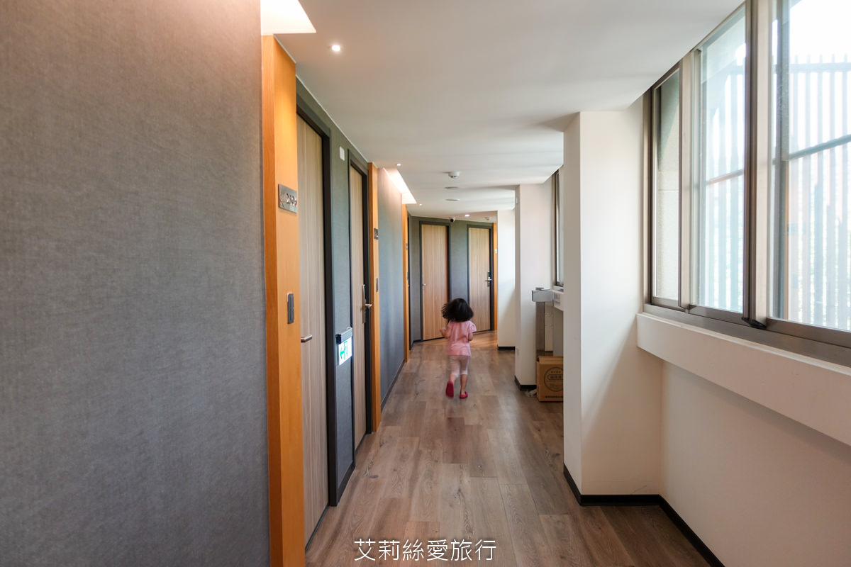 台中親子景點 東勢林場遊樂區 螢火蟲季來了！ 超放電體能訓練場刺激又好玩 幼童遊戲區 沙坑 彈跳床 溫泉泡腳池好放鬆！住宿環境乾淨又舒適 兩天一夜親子暑假旅遊