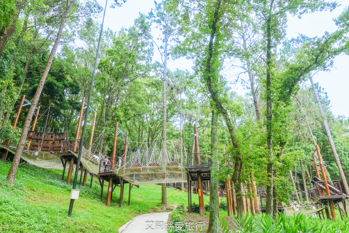 台中親子景點 東勢林場遊樂區 螢火蟲季來了！ 超放電體能訓練場刺激又好玩 幼童遊戲區 沙坑 彈跳床 溫泉泡腳池好放鬆！住宿環境乾淨又舒適 兩天一夜親子暑假旅遊