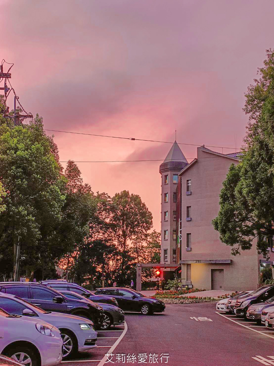 台中親子景點 東勢林場遊樂區 螢火蟲季來了！ 超放電體能訓練場刺激又好玩 幼童遊戲區 沙坑 彈跳床 溫泉泡腳池好放鬆！住宿環境乾淨又舒適 兩天一夜親子暑假旅遊