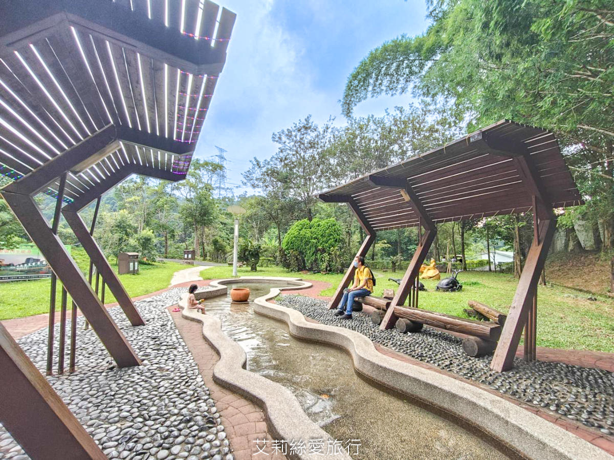 台中親子景點 東勢林場遊樂區 螢火蟲季來了！ 超放電體能訓練場刺激又好玩 幼童遊戲區 沙坑 彈跳床 溫泉泡腳池好放鬆！住宿環境乾淨又舒適 兩天一夜親子暑假旅遊