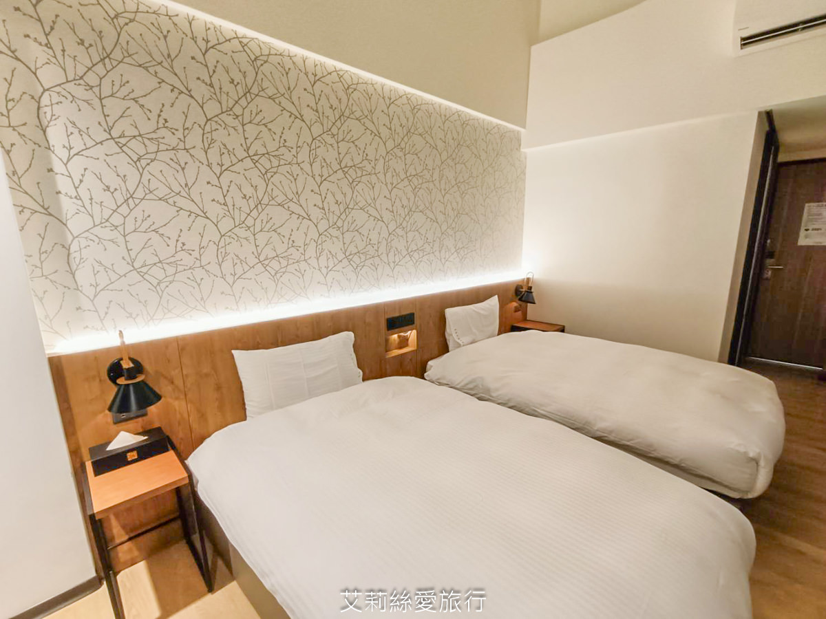 台中親子景點 東勢林場遊樂區 螢火蟲季來了！ 超放電體能訓練場刺激又好玩 幼童遊戲區 沙坑 彈跳床 溫泉泡腳池好放鬆！住宿環境乾淨又舒適 兩天一夜親子暑假旅遊