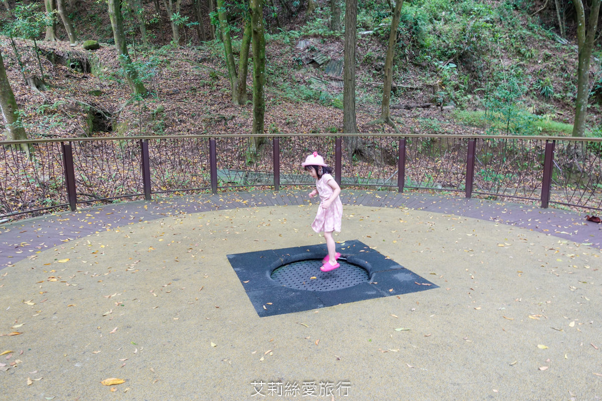 台中親子景點 東勢林場遊樂區 螢火蟲季來了！ 超放電體能訓練場刺激又好玩 幼童遊戲區 沙坑 彈跳床 溫泉泡腳池好放鬆！住宿環境乾淨又舒適 兩天一夜親子暑假旅遊