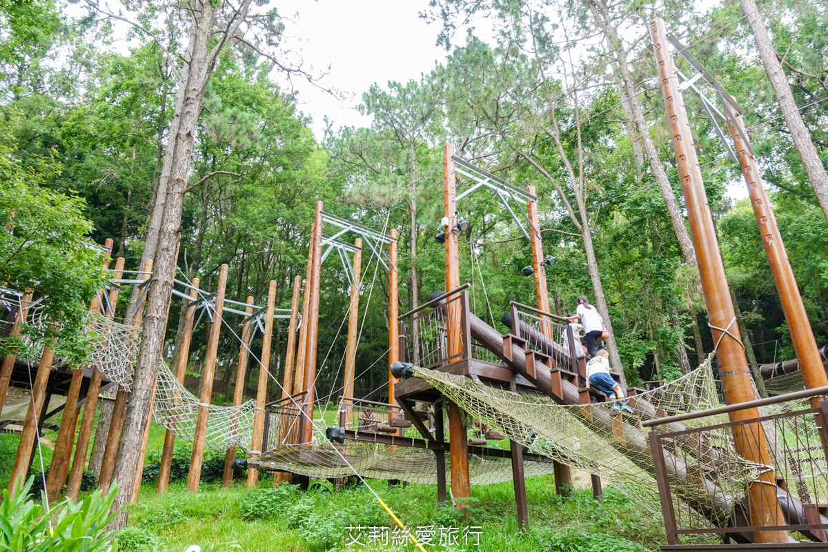 台中親子景點 東勢林場遊樂區 螢火蟲季來了！ 超放電體能訓練場刺激又好玩 幼童遊戲區 沙坑 彈跳床 溫泉泡腳池好放鬆！住宿環境乾淨又舒適 兩天一夜親子暑假旅遊