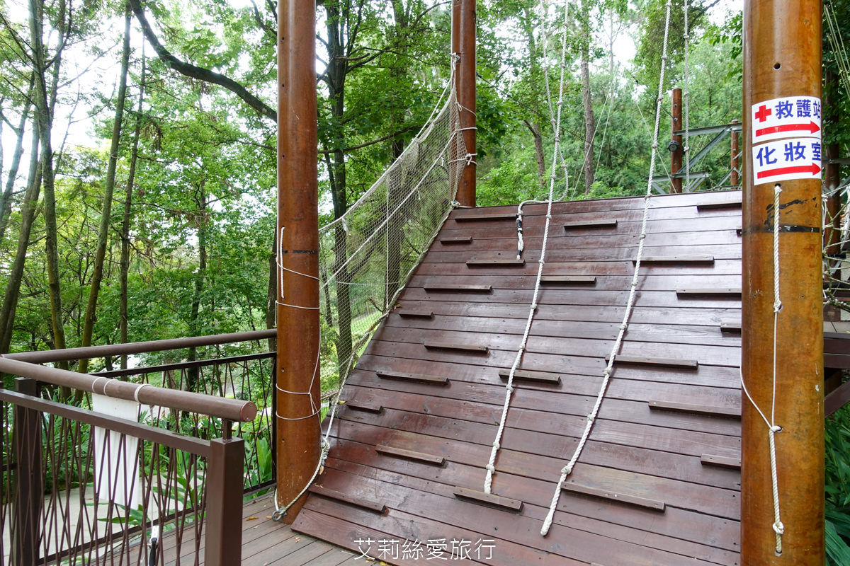 台中親子景點 東勢林場遊樂區 螢火蟲季來了！ 超放電體能訓練場刺激又好玩 幼童遊戲區 沙坑 彈跳床 溫泉泡腳池好放鬆！住宿環境乾淨又舒適 兩天一夜親子暑假旅遊
