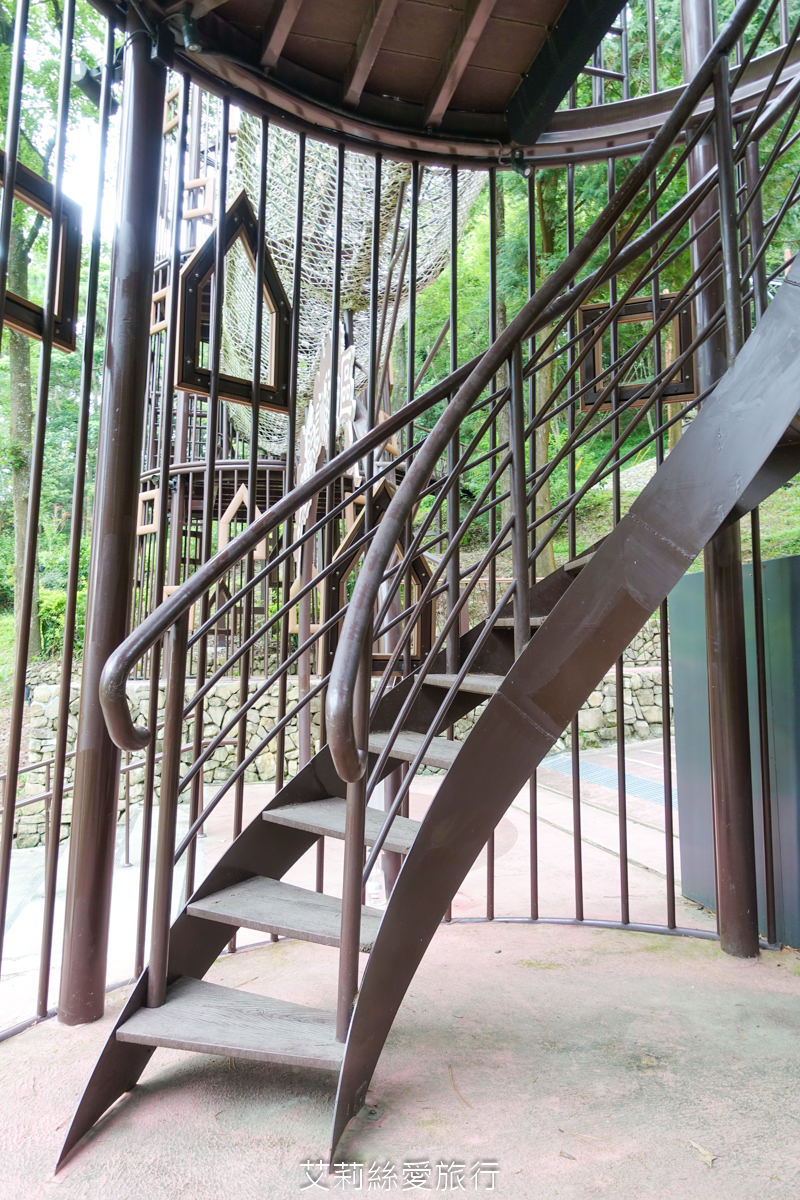 台中親子景點 東勢林場遊樂區 螢火蟲季來了！ 超放電體能訓練場刺激又好玩 幼童遊戲區 沙坑 彈跳床 溫泉泡腳池好放鬆！住宿環境乾淨又舒適 兩天一夜親子暑假旅遊