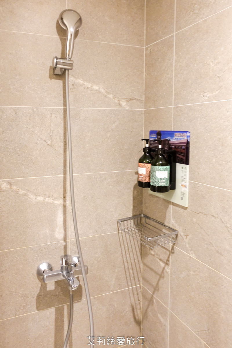 台中親子景點 東勢林場遊樂區 螢火蟲季來了！ 超放電體能訓練場刺激又好玩 幼童遊戲區 沙坑 彈跳床 溫泉泡腳池好放鬆！住宿環境乾淨又舒適 兩天一夜親子暑假旅遊