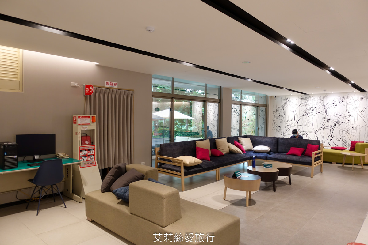 台中親子景點 東勢林場遊樂區 螢火蟲季來了！ 超放電體能訓練場刺激又好玩 幼童遊戲區 沙坑 彈跳床 溫泉泡腳池好放鬆！住宿環境乾淨又舒適 兩天一夜親子暑假旅遊