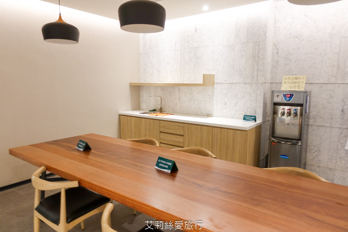 台中親子景點 東勢林場遊樂區 螢火蟲季來了！ 超放電體能訓練場刺激又好玩 幼童遊戲區 沙坑 彈跳床 溫泉泡腳池好放鬆！住宿環境乾淨又舒適 兩天一夜親子暑假旅遊