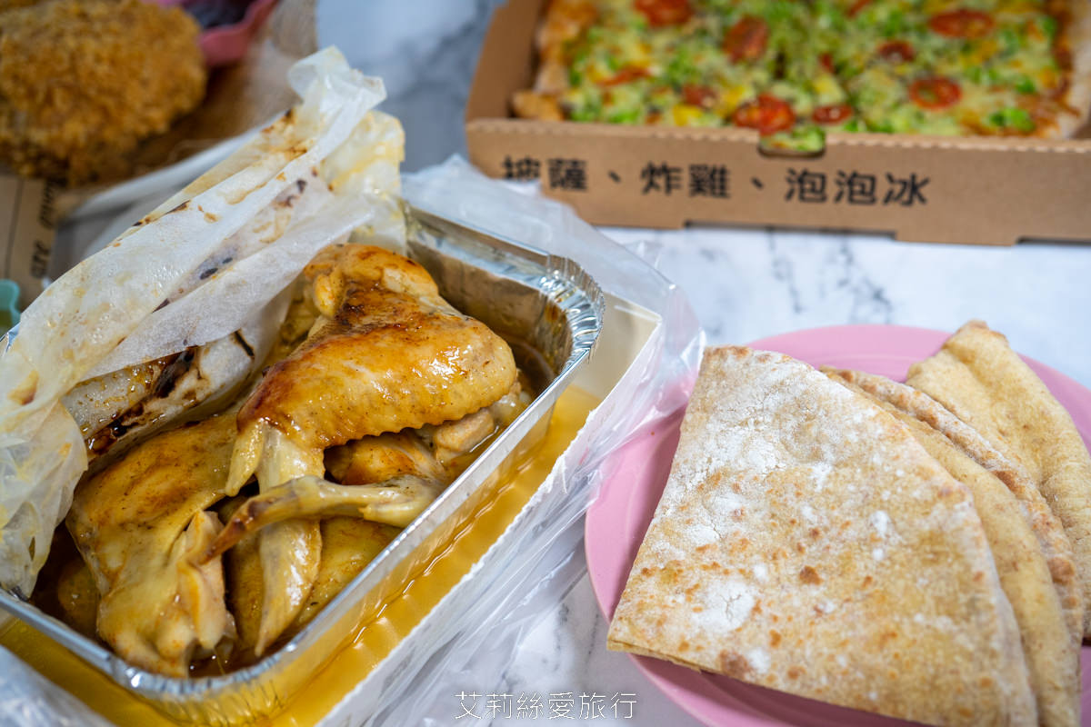 新北蘆洲區美食 林太太手工石烤披薩 炸雞鮮嫩多汁不輸拿坡里 鮮嫩紙包雞肉質嫩到不行 內行人都會先訂餐才不會久候 捷運蘆洲站