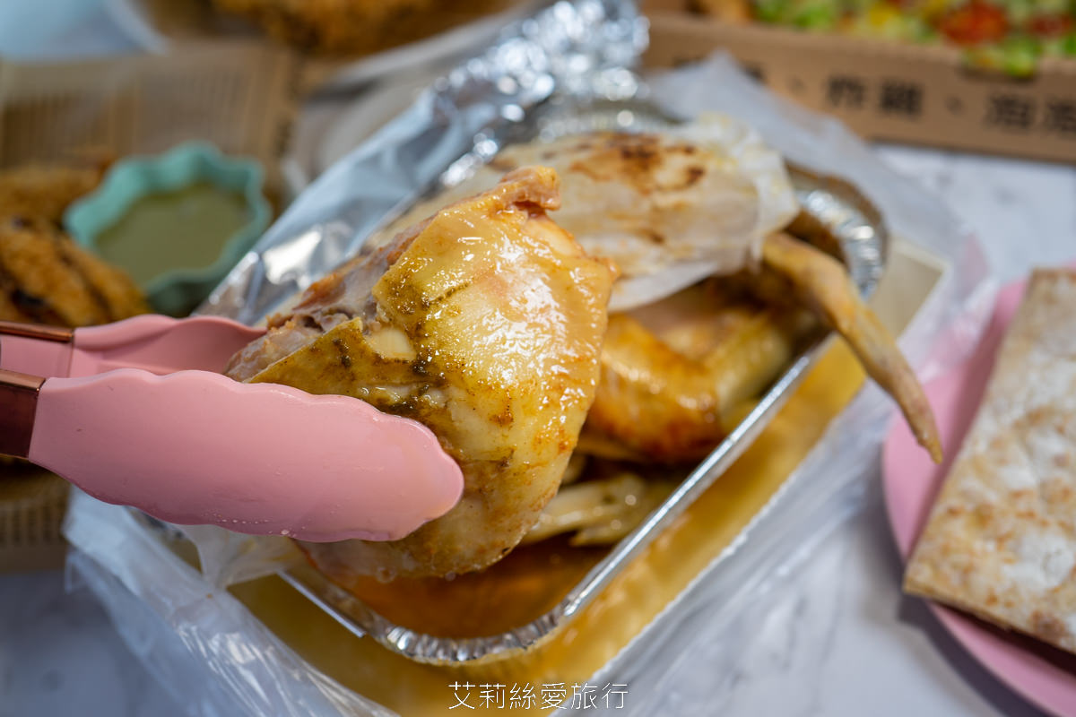 新北蘆洲區美食 林太太手工石烤披薩 炸雞鮮嫩多汁不輸拿坡里 鮮嫩紙包雞肉質嫩到不行 內行人都會先訂餐才不會久候 捷運蘆洲站