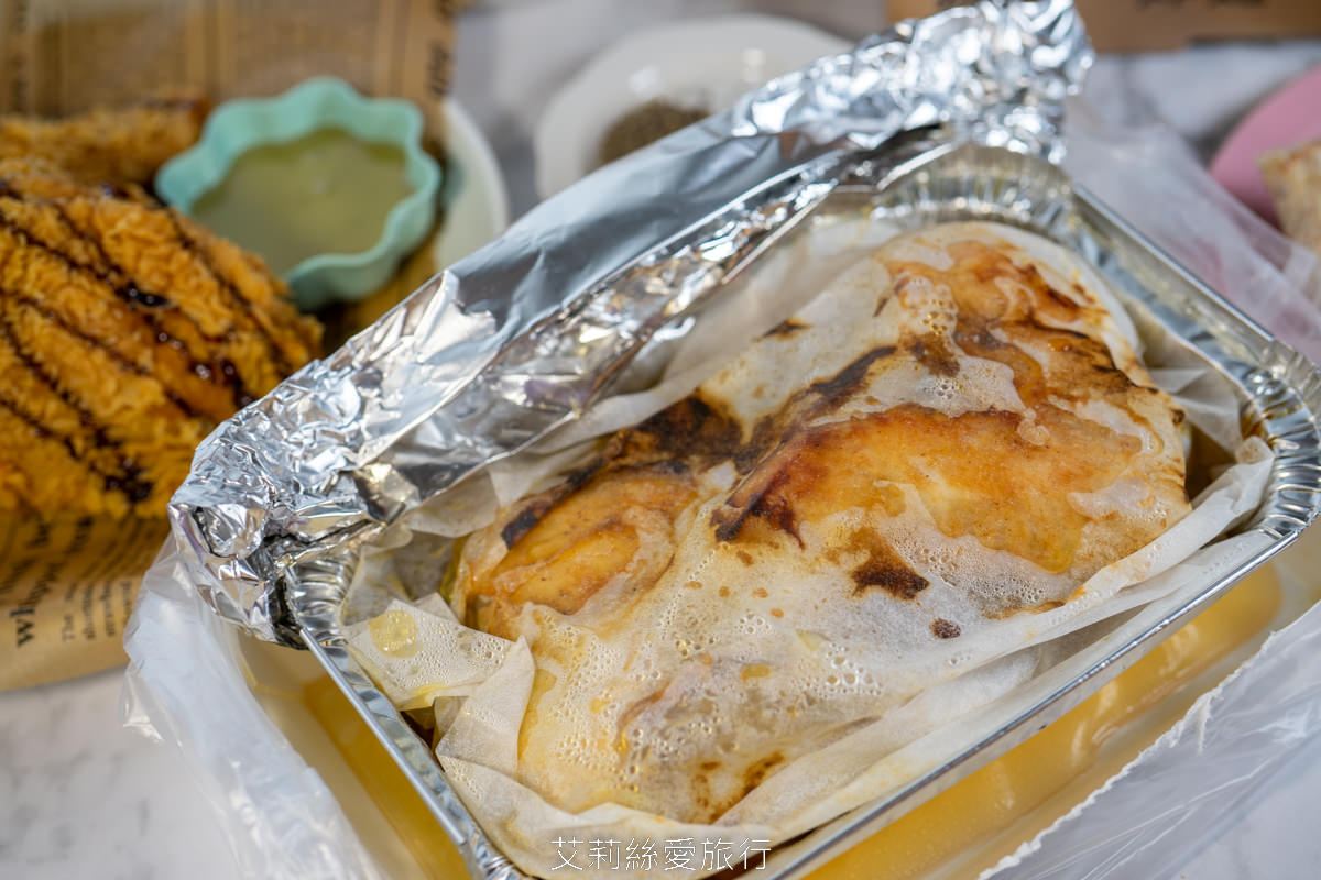 新北蘆洲區美食 林太太手工石烤披薩 炸雞鮮嫩多汁不輸拿坡里 鮮嫩紙包雞肉質嫩到不行 內行人都會先訂餐才不會久候 捷運蘆洲站