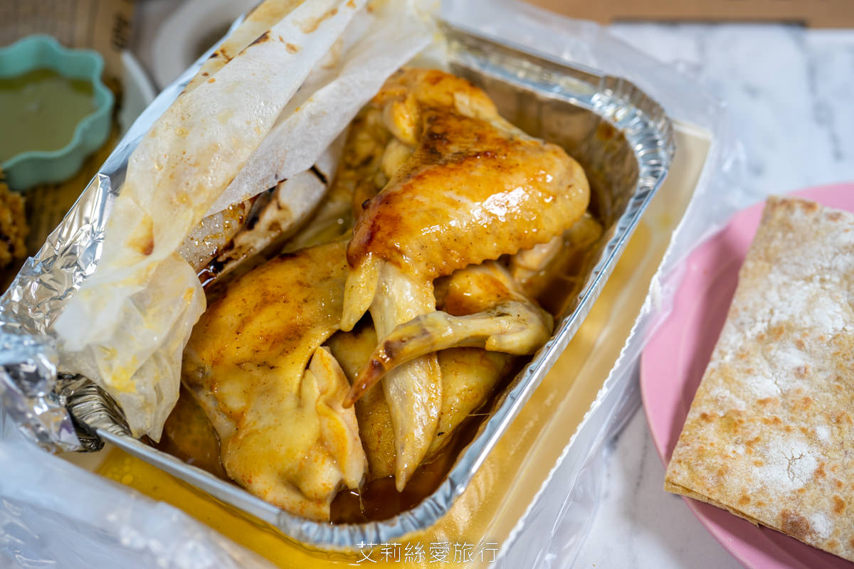 新北蘆洲區美食 林太太手工石烤披薩 炸雞鮮嫩多汁不輸拿坡里 鮮嫩紙包雞肉質嫩到不行 內行人都會先訂餐才不會久候 捷運蘆洲站