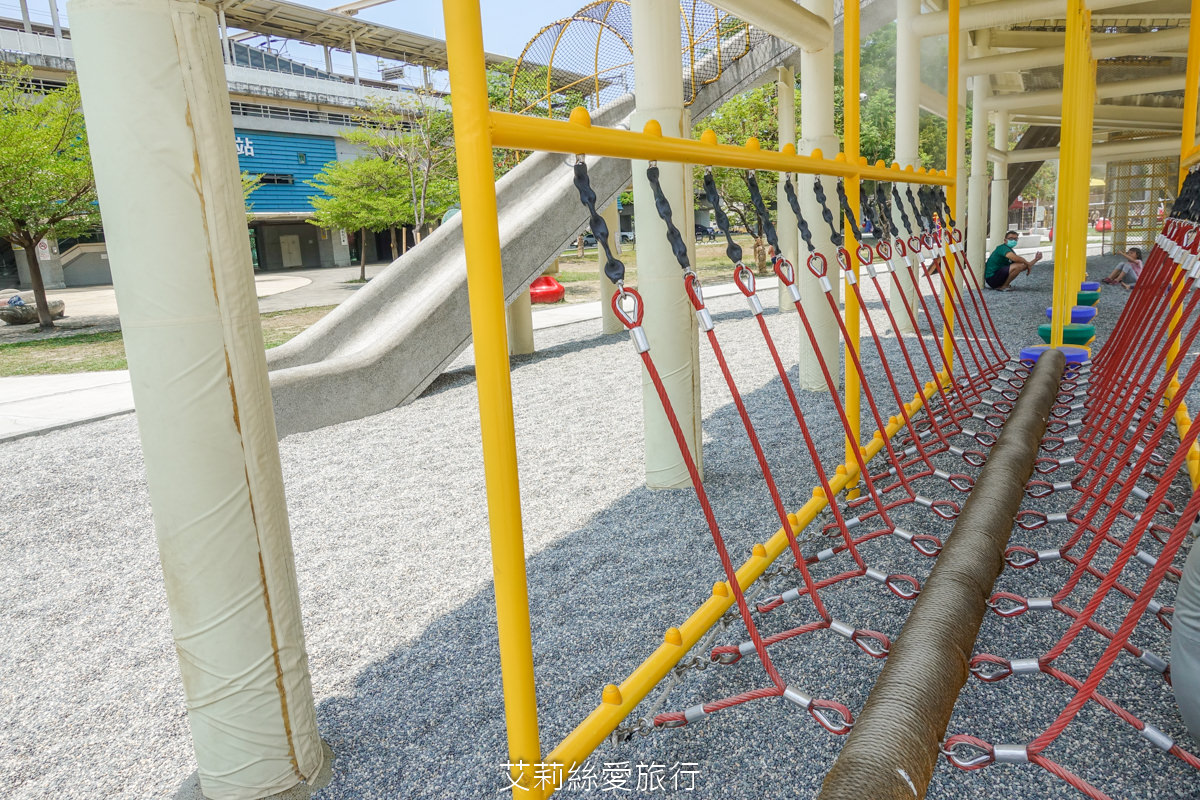 免費景點！屏東親子景點 林邊5米高飛天火車親子共融公園 順遊林邊蓮霧公園 近林邊車站