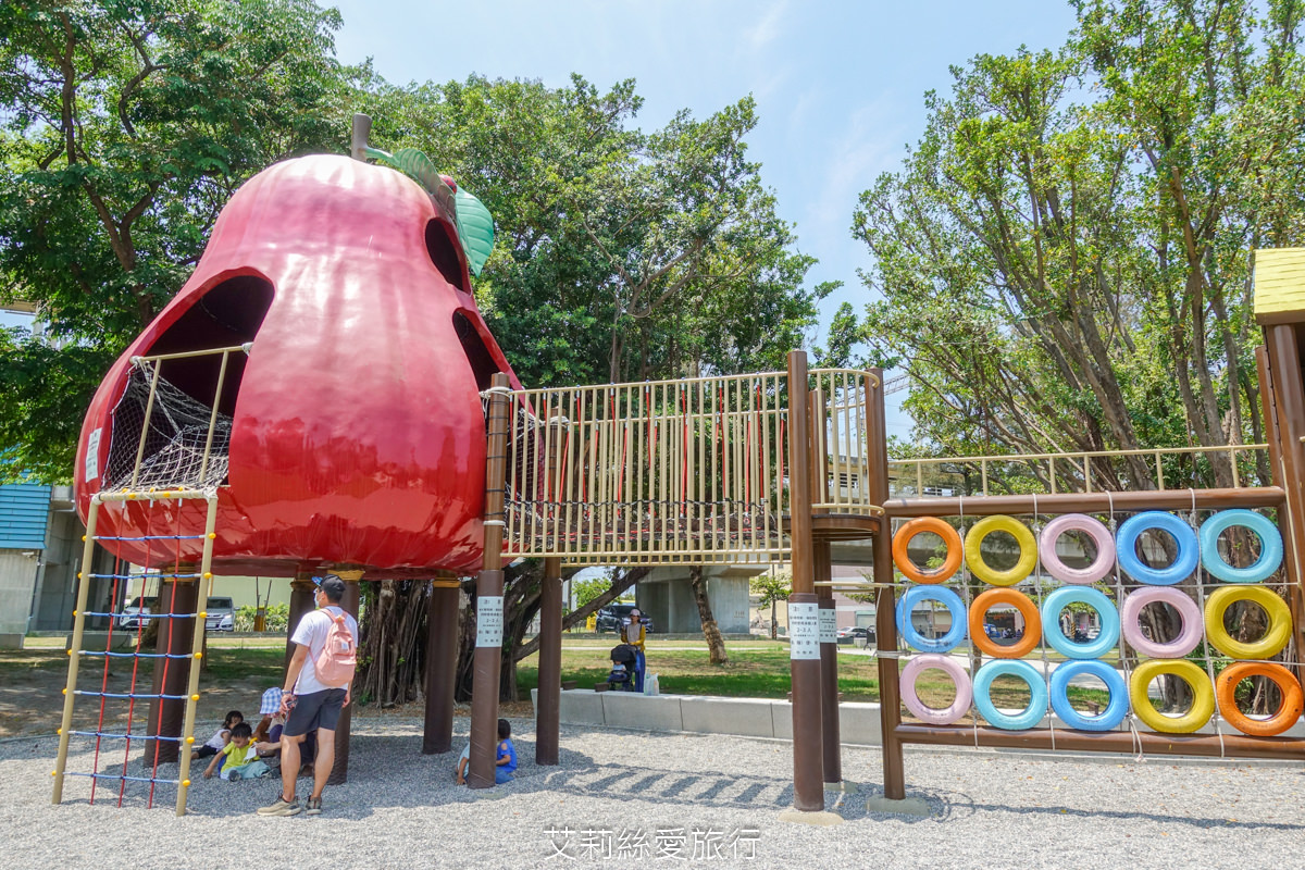 免費景點！屏東親子景點 林邊5米高飛天火車親子共融公園 順遊林邊蓮霧公園 近林邊車站